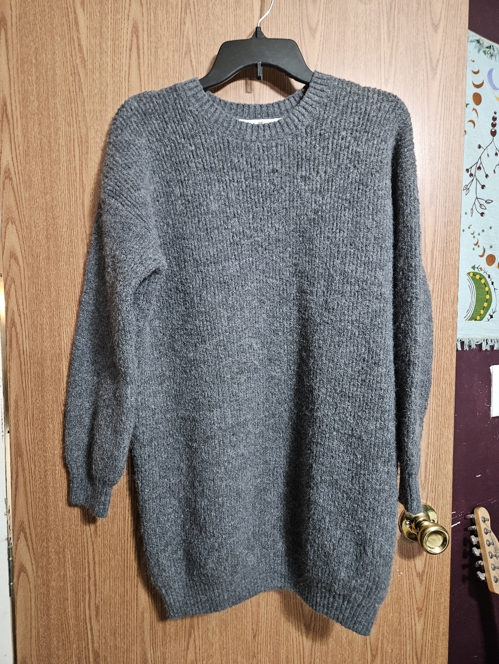 H&M Gray Cozy Fuzzy Knit Minimalist Sweater Size 12/14!